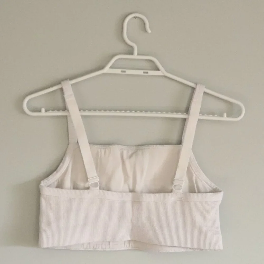 OFFLINE By Aerie White M Women's Ribbed Sports Bra Sleeveless Medium Support Top - Picture 2 of 9